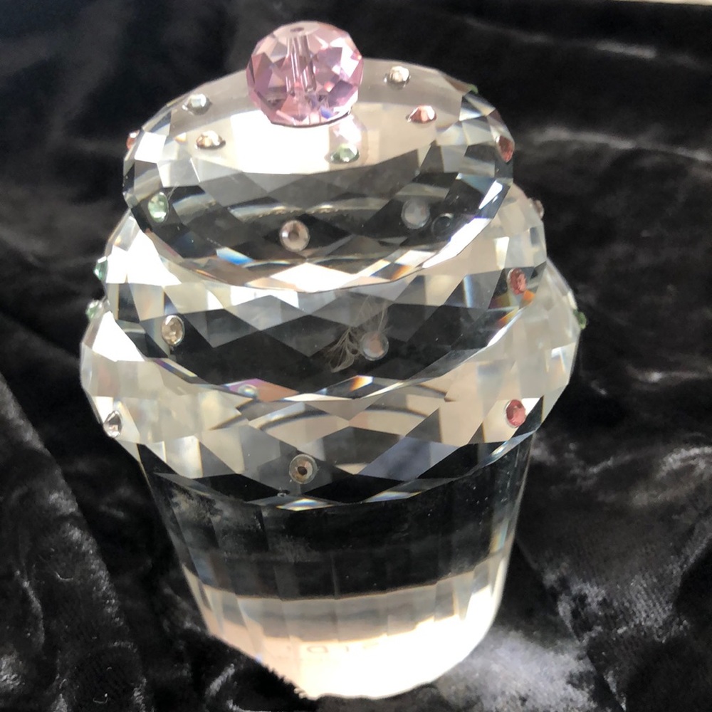 Vintage Simon Designs Crystal Cupcake Paperweight with pink cherry on top